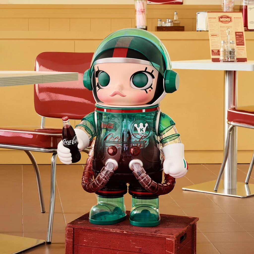 MEGA SPACE MOLLY 1000% Iconic Coca-Cola